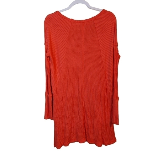 Free PEOPLE LONG SLEEVE CATALINA V-NECK THERMAL TOP- M - Picture 3 of 5